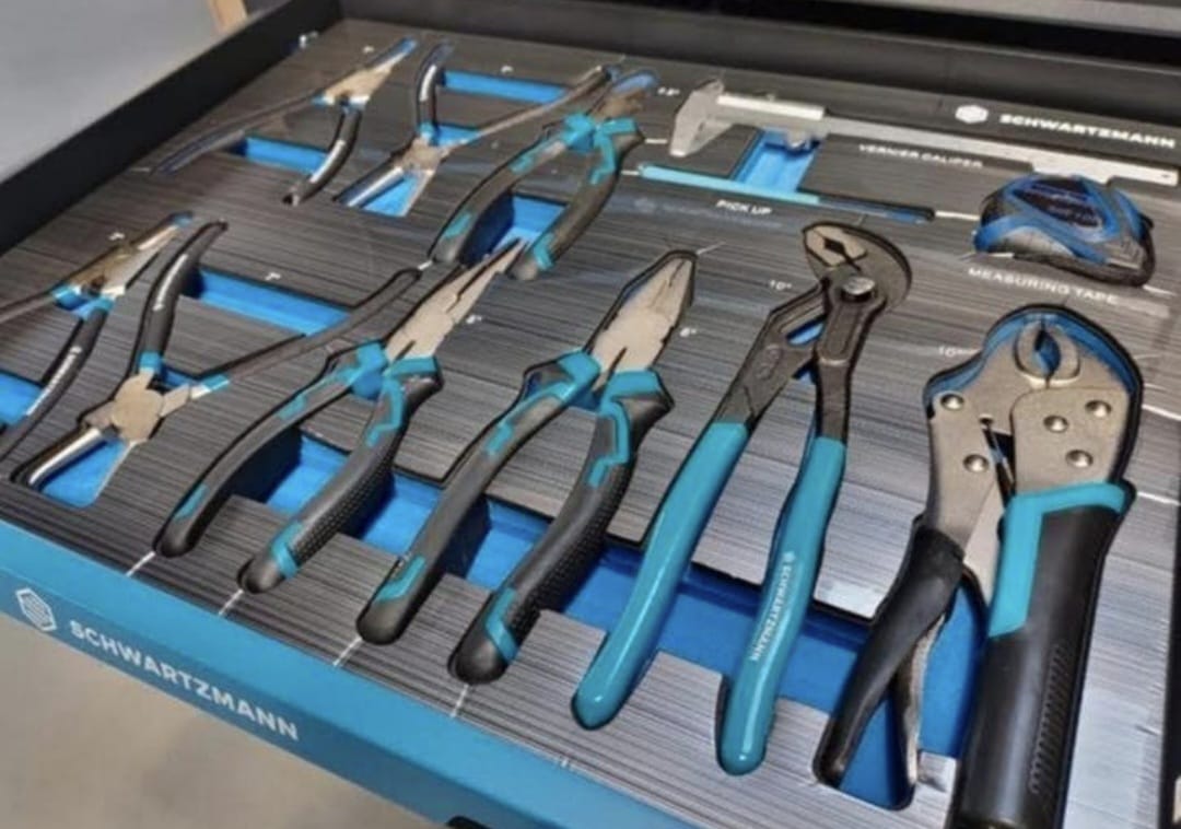 12 Laden Gevulde Gereedschapswagen