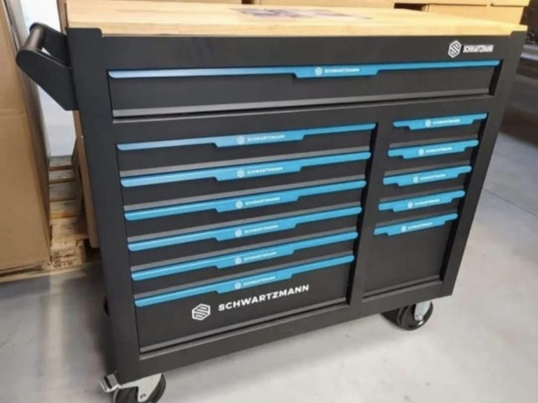 12 Laden Gevulde Gereedschapswagen